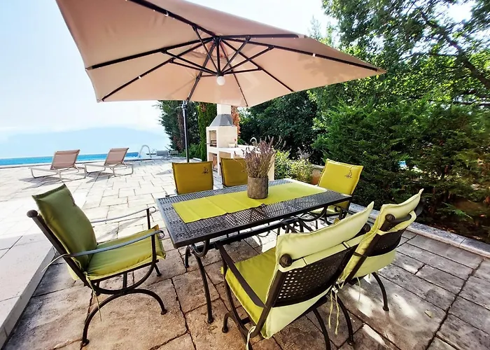 Apartments In Villa Azra