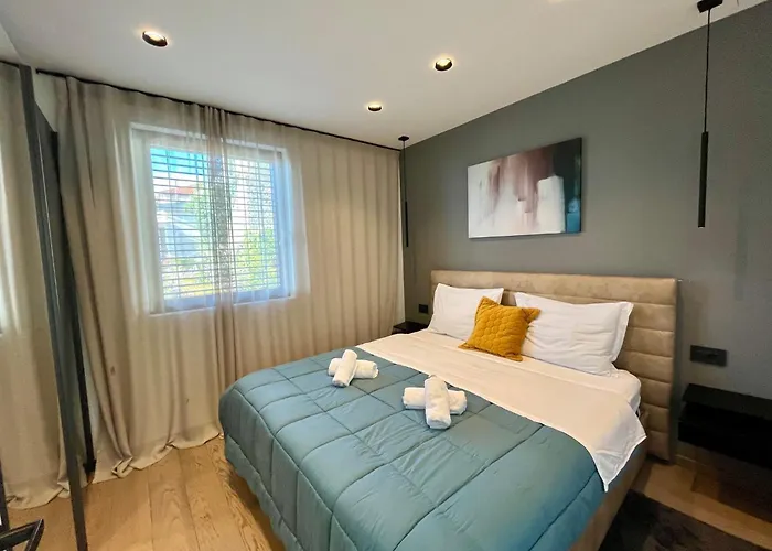 Aparthotel Villa V With Pool And Parking