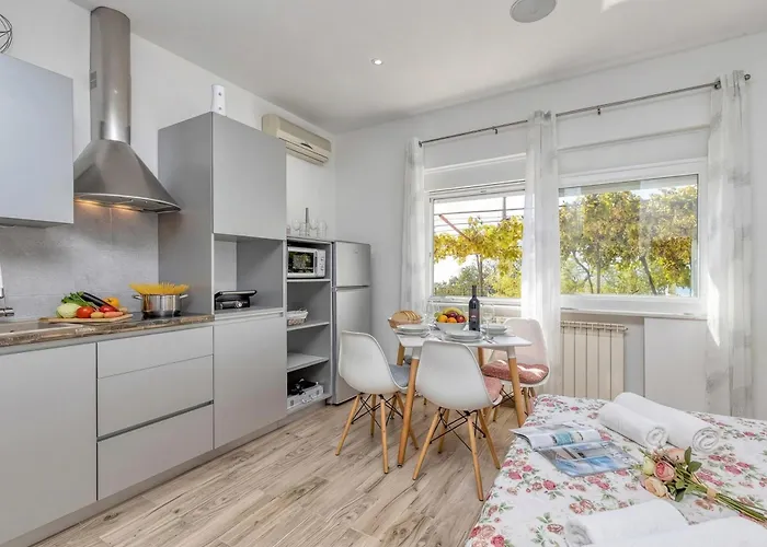 Pool And Garden Apartment Happy Sound - Happy Rentals